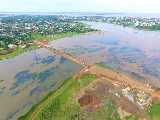 Buscan dilucidar la situación del sub-embalse de los arroyos Potiy y Kuri-y, ante la presencia de camalotes y otros desechos que muestran contaminación.