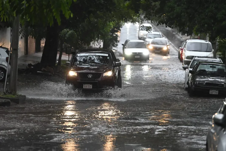 Lluvia en las calles de Asunción.