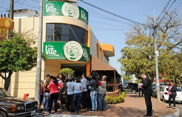 Ayer, el propio Horacio Cartes dio a conocer que su grupo empresarial compró la cadena de empanadas "Don Vito", que tiene unos 40 años de trayectoria en el país.