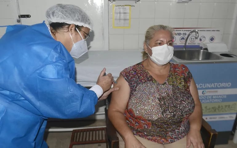 En el Hospital Materno Infantil de Trinidad también se inició ayer la vacunación para personal de terapia intensiva de Asunción.