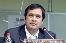 Rodrigo Gamarra, diputado colorado cartista, denunciado por violencia contra la mujer.