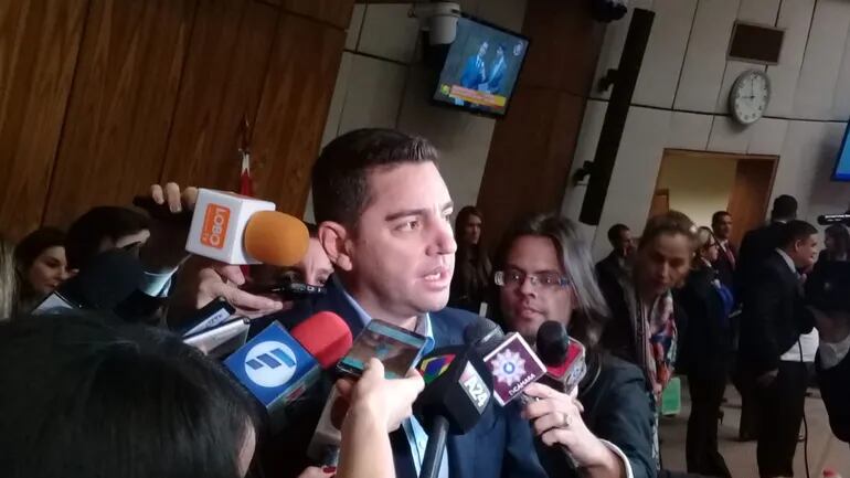 Pedro Alliana continúa con una solapada defensa a sus colegas acusados por corrupción.