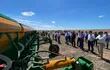 Durante el evento realizado en Pioneros del Chaco se presentó una súper sembradora con capacidad de sembrar 45 líneas de una sola pasada.