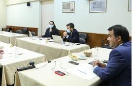 Reciente reunión de representantes del FMI con autoridades paraguayas. (archivo)