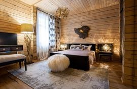 Dormitorio en madera.