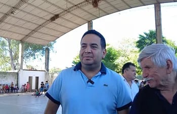 Gobernador de Central, Ricardo Estigarribi junto al intendente de Limpio, Optaciano Gómez