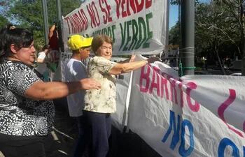 protestas-frente-a-la-municipalidad-de-asuncion-94136000000-1654316.jpeg