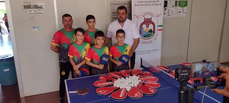 La práctica del tenis de mesa se promocionó en  Itapúa con la entrega de equipos deportivos.