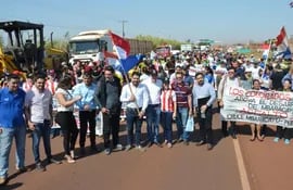 la-manifestacion-se-realizo-el-jueves-ultimo-en-la-ciudad-de-mbaracayu-sobre-la-supercarretera-de-itaipu--221500000000-1751925.jpg
