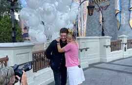 Felices, Michael Bublé y Luisana Lopilato disfrutando de su visita a Disney.