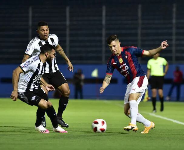 Cerro y Libertad juegan en la Nueva Olla.