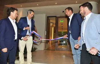 Fabrizio Bibolini, Eduardo Quiroga y Santiago Llano inauguraron el primer edificio del complejo Boulevard Plaza Pinedo.