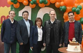 Christian Irala, Javier Moreno, Blanca Aveiro, gerente general del Abasto Norte; Jorge Mendelzon, presidente de Abasto SA., y Jorge Talavera.