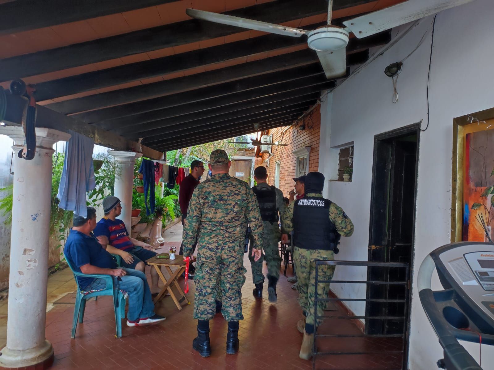 Policía Nacional aprehende a dos personas por microtráfico en operativos simultáneos en Fernando de la Mora.