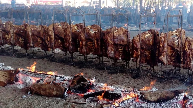 El Festival de la Costilla prepara 5.500 kilos de carne para recibir a unas 10.000 personas.