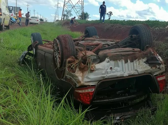 El automóvil de un joven de 21 años que salió ileso del percance.