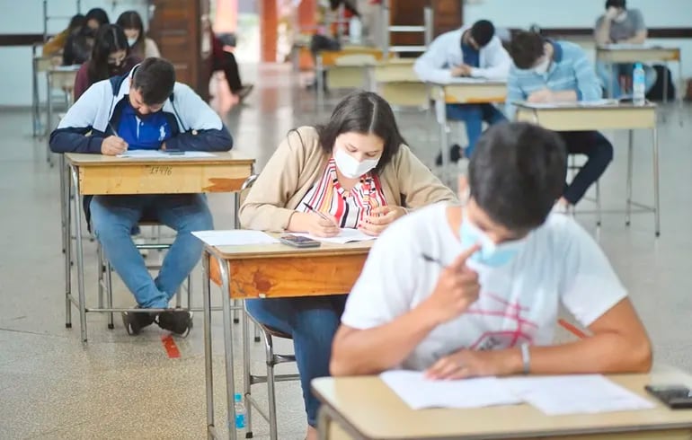 De 4.340 estudiantes que rindieron matemáticas y castellano, solo el 37.5% pasó, informaron.