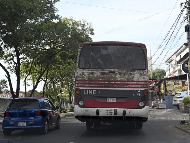 Estado aumentará el subsidio del pasaje de los buses convencionales que ni se limpian.