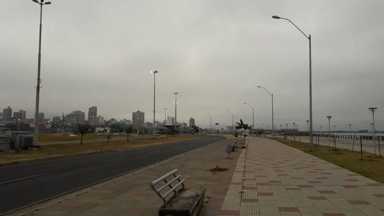 Día nublado en la Costanera de Asunción.