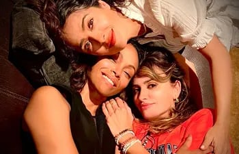¡Hermosas amigas! Salma Hayek, Penélope Cruz y Zoe Saldaña.