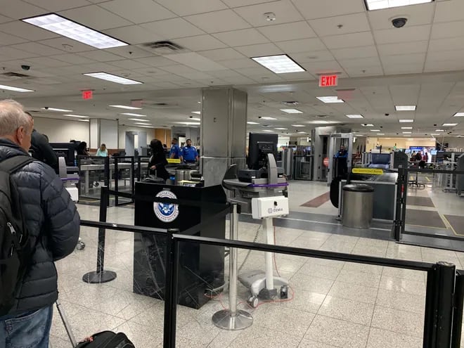 Fotografía del 29 de febrero donde se muestra la falta de viajeros por temor al coronavirus en el Aeropuerto Internacional Hartsfield-Jackson de Atlanta, considerado el de mayor tráfico de Estados Unidos y del mundo, en el estado de Georgia (Estados Unidos).