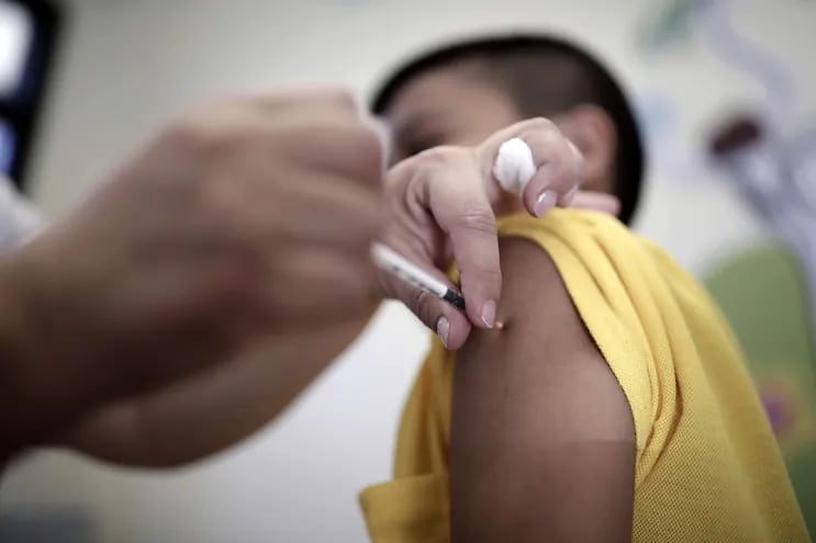 Fotografía de archivo y referencia: vacunación antiCOVID en niños.