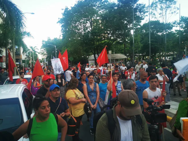 Protesta de varios sindicatos y grupos ciudadanos contra el proyecto de ley de la Superintendencia de Jubilaciones.