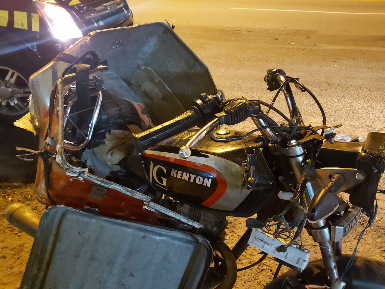 Así quedó la motocicleta del delivery que fue trasladado a Emergencias Médicas