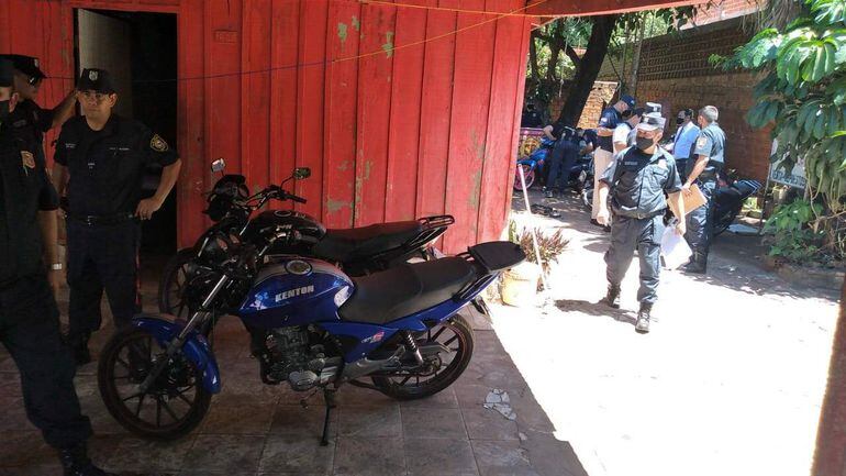 El operativo se realizó en una vivienda del barrio Remansito de Ciudad del Este, que funcionaba como fachada de un taller de motos.