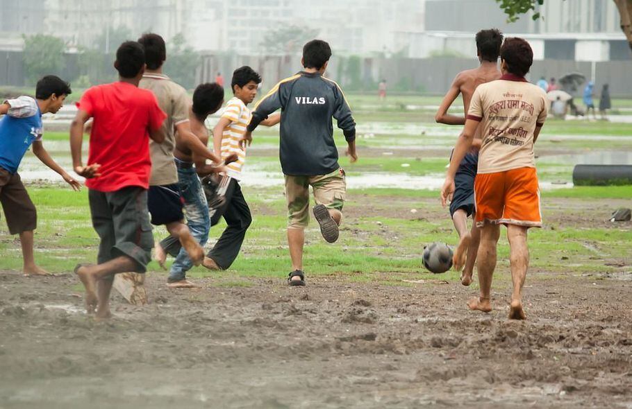 Imagen De Niños Jugando Futbol En El Barrio / Recuerdos ...