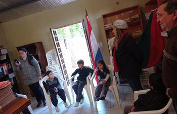 Los niños escolares de San Ignacio, visitaron la Biblioteca y Hemeroteca Cacique Arapysandu.