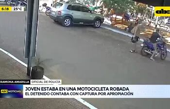 Video: Joven estaba en una motocicleta robada