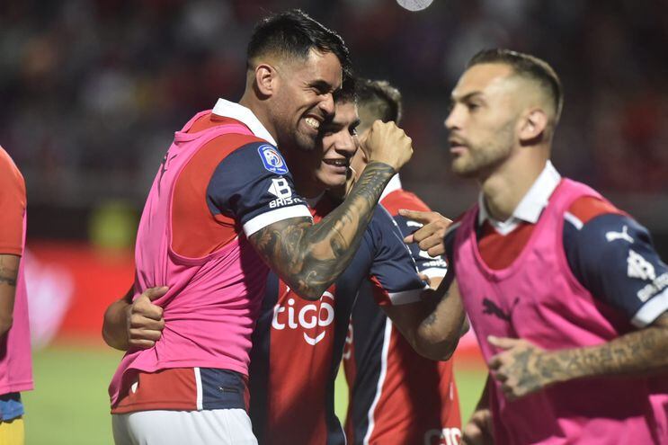 Celebración de los jugadores de Cerro Porteño tras el gol de Claudio Aquino