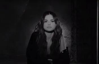 Selena Gómez en el vídeo de "Lose you to love me".