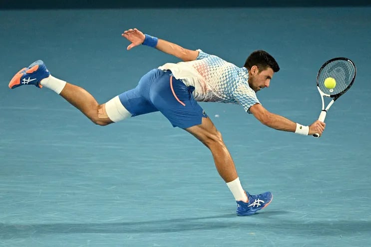 El serbio Novak Djokovic sigue a paso firme en el Abierto de Australia