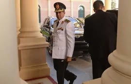 el-comandante-de-la-policia-nacional-francisco-alvarenga-llega-al-palacio-de-lopez--212047000000-1279085.jpg