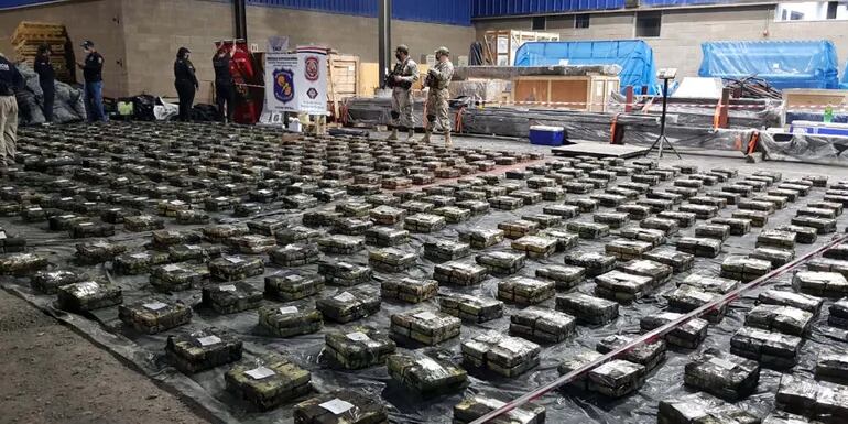 A falta de la revisión completa en el puerto Terport de Villeta, la carga de cocaína encontrada llega a 2.331 kilos, aunque podría llegar a tres toneladas.