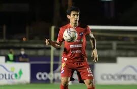 Cristian Riveros en el partido de Nacional contra Guaireña en el Parque del Guairá por la ronda 15 del torneo Clausura 2021.