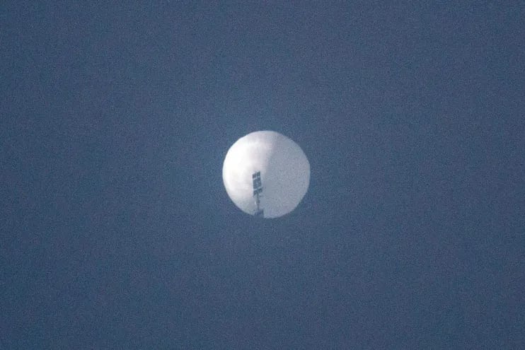 Esta fotografía muestra un supuesto globo espía chino en el cielo sobre Billings, Montana.