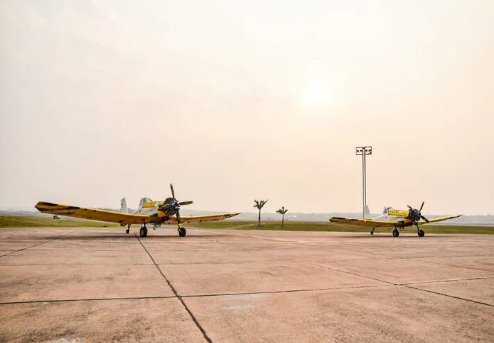 Dos aviones hidrantes llegaron desde Argentina al Silvio Pettirosii para combatir incendios forestales.