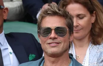 El actor Brad Pitt muy sonriente en la gran final de Wimbledon, donde el español Carlos Alcaraz se quedó con el título del gran slam.