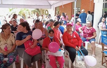 Realizan varias actividades en el Incan para conmemorar la lucha contra el cáncer de mama.