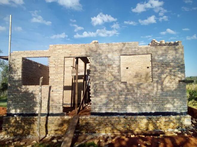 Una de las 42 viviendas en construcción en la comunidad Pacoba-í Campito de Abai.