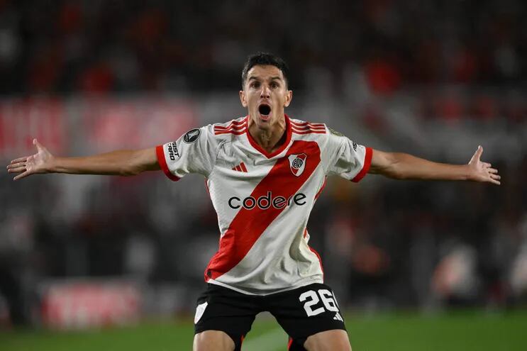 River Plate's midfielder Ignacio Fernandez gestures during the Copa Libertadores group stage first leg football match between Argentina's River Plate and Uruguay's Nacional at the Mas Monumental Stadium in Buenos Aires on April 11, 2024. (Photo by Luis ROBAYO / AFP)