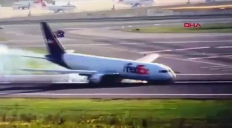 Avión carguero aterriza de emergencia. (captura de video)