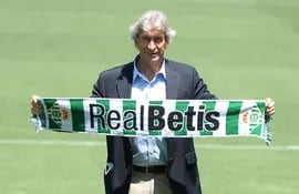 Manuel Pellegrini fue presentado oficialmente como entrenador de la Real Betis.