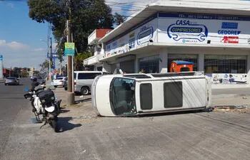 Colisión de vehículos sobre la avenida Eusebio Ayala este domingo.