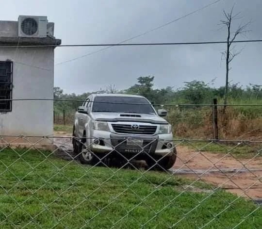 Camioneta robada por asaltantes anoche en San Pedro del Paraná.