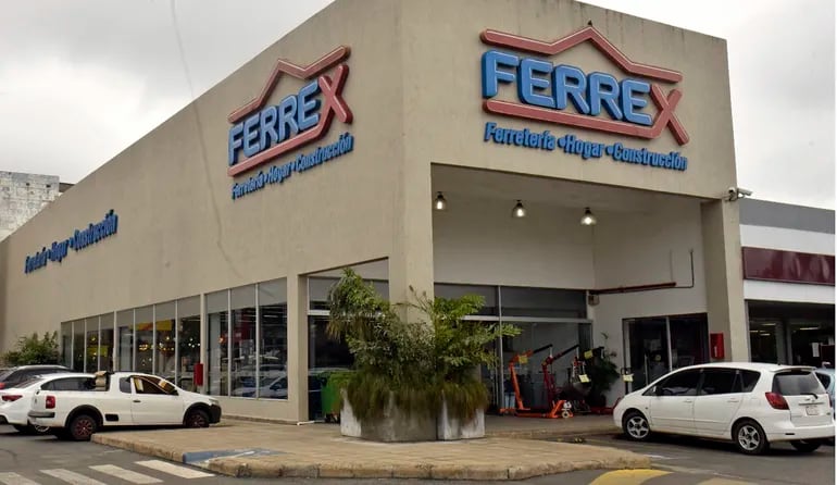 En 2015, Ferrex habilitaba su  primera tienda en Los Laureles luego de unos años de trabajo y planificación en su ejecución.