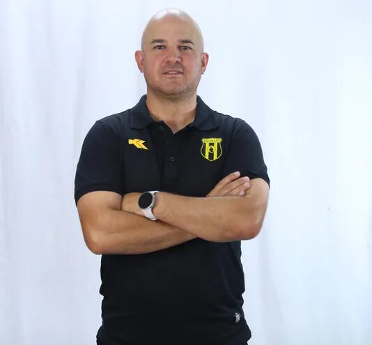 Fernando Jubero Carmona (48), entrenador de Guaraní.